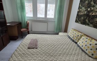De inchiriat apartament 2 camere, Centru, 300 euro - Poză 4