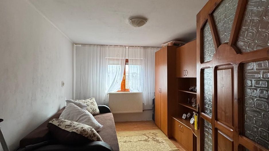 Casa de vanzare zona Sacadat - Poză 2