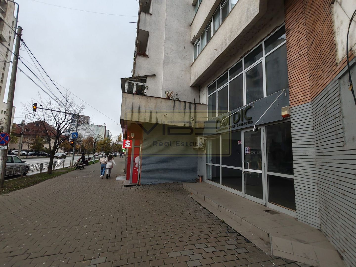 Sf. Lazar- Spatiu comercial la bulevard- vad/ trafic pietonal intens ! - Poză 6