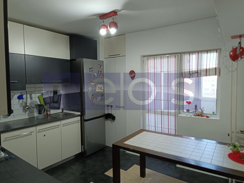 DE VANZARE APARTAMENT 4 CAMERE ZONA MOSILOR - Poză 2