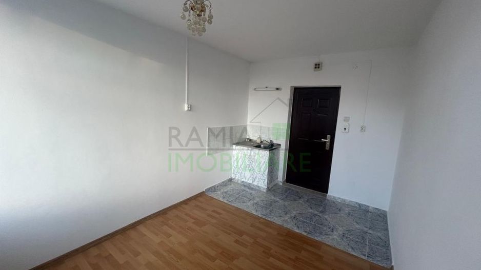 Garsoniera tip Cameră Tractorul, etaj intermediar - Poză 3