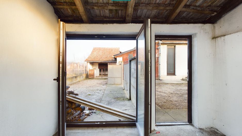 Casă generoasă în Periam județ Timiș - Poză 12