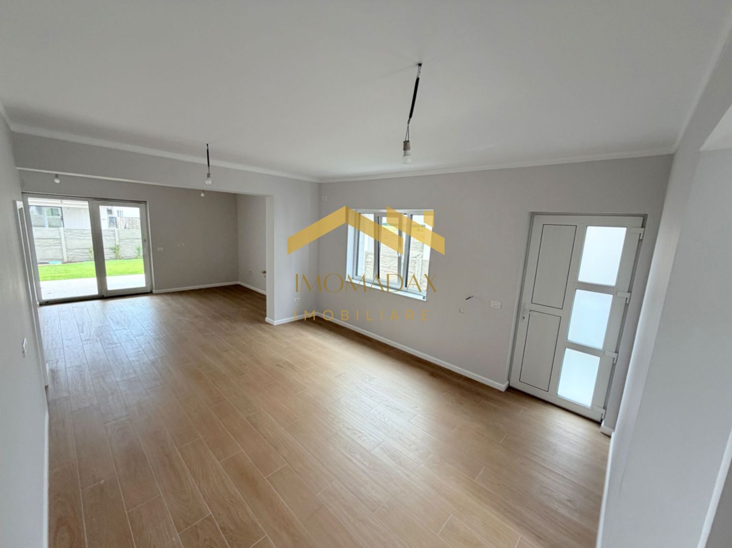 Bucovăț-Duplex 4 Camere-La Cheie - Poză 24