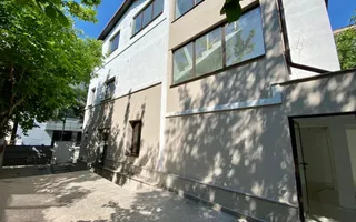 Refugiu Urban cu Eleganță Clasică – Vilă Renovată în Inima Primăverii - Poză 19