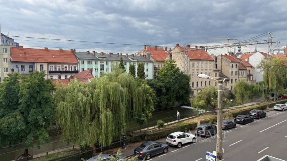 Apartament cu 2 camere decomandat in centrul orasului - Poză 1