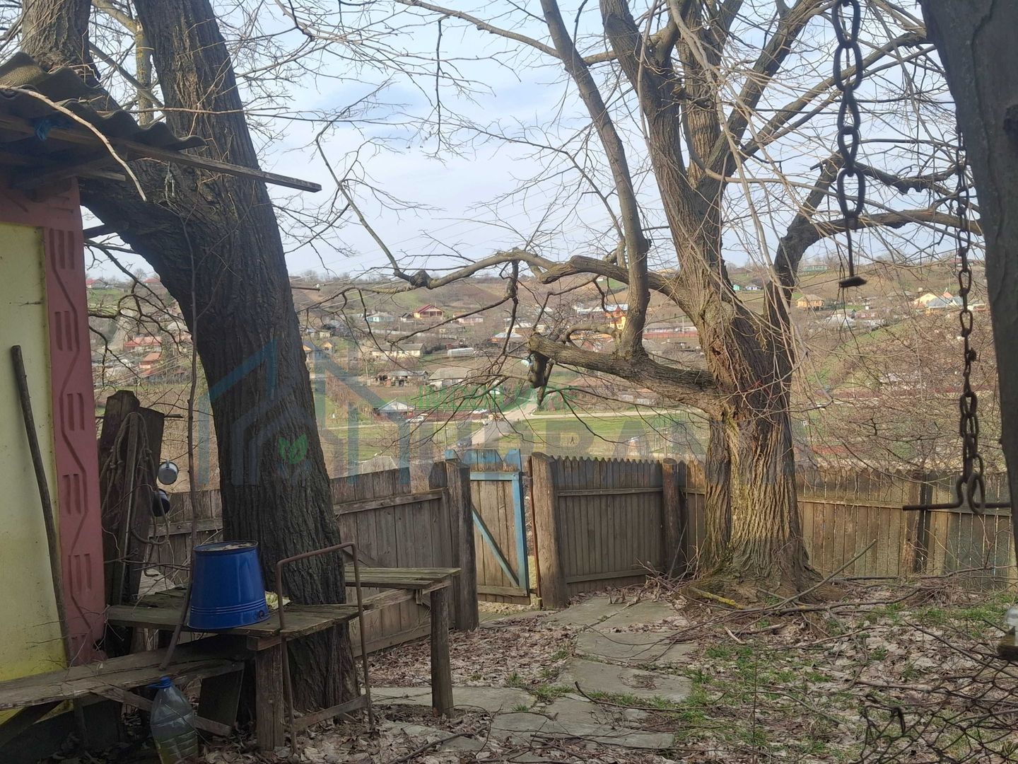 Casă de vânzare în satul Perieni, comuna Probota, cu grădină - Poză 4