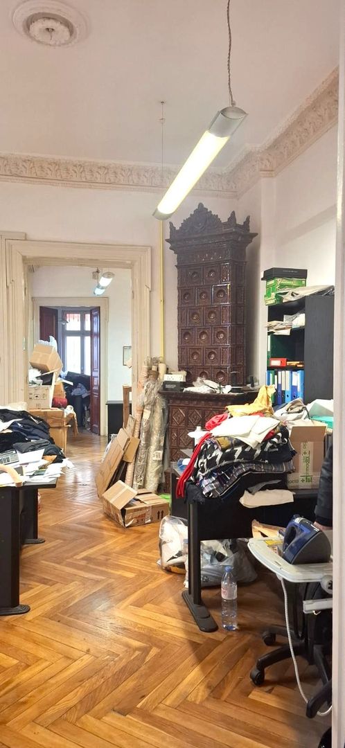 Sanctuar de Epocă: Reședință Grandioasă cu 10 Camere, Turn și Grădină - Poză 9