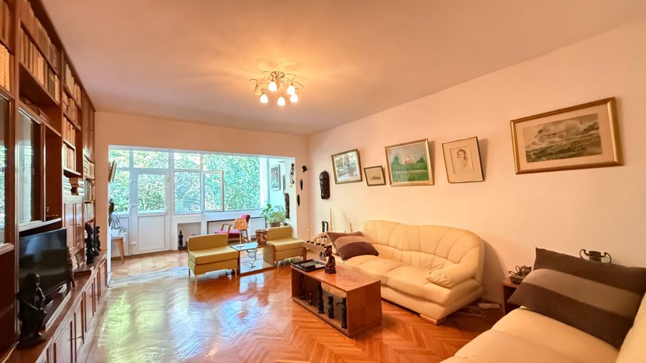 De vanzare 4 camere, curte exclusivă 250 mp, Str. Uruguay - Bucuresti - Poză 2