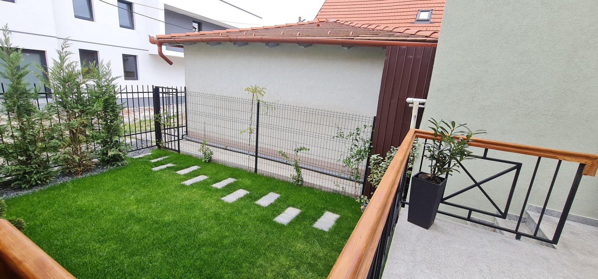 Vila spațioasă și elegantă de vânzare la intrarea în cartierul Turnișo - Poză 27