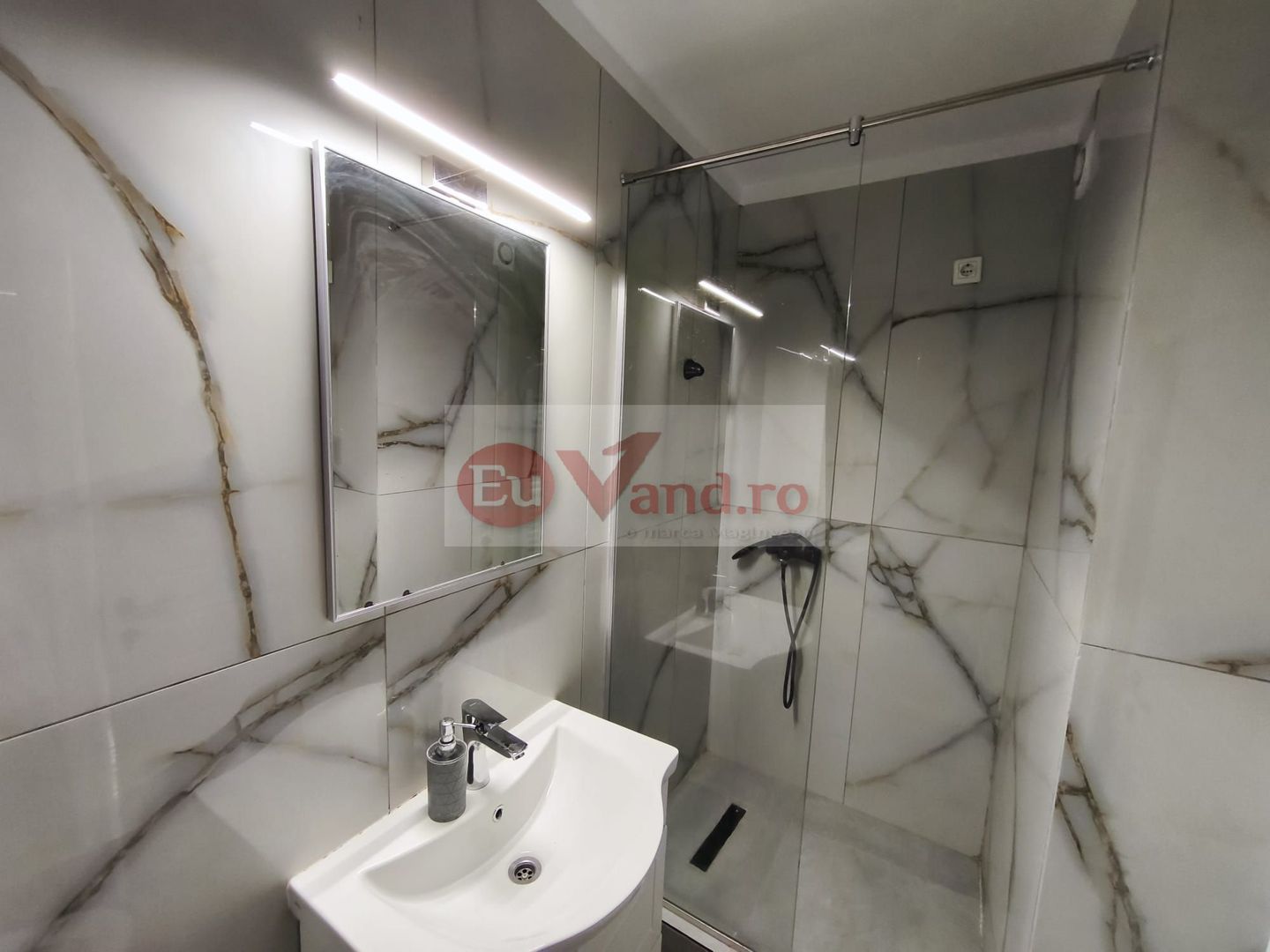 De inchiriat apartament spatios, 3 camere, pe Faleza, 850 euro - Poză 9