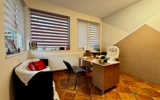 Casa spațioasă, cu spațiu comercial, locuri de parcare - Aradului Vest - Poză 8