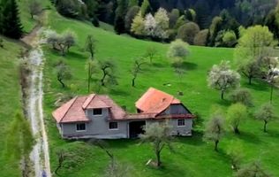 Casă tradițională sat Poarta, comuna Bran teren 1000 mp