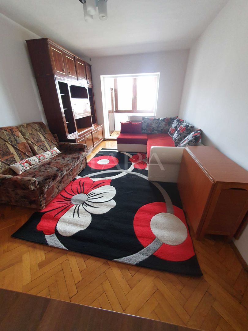 Apartament cu 4 camere decomandate, centru de cartier. - Poză 3
