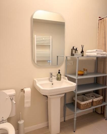 Rare Find | Apartament de Design în casă - Poză 12