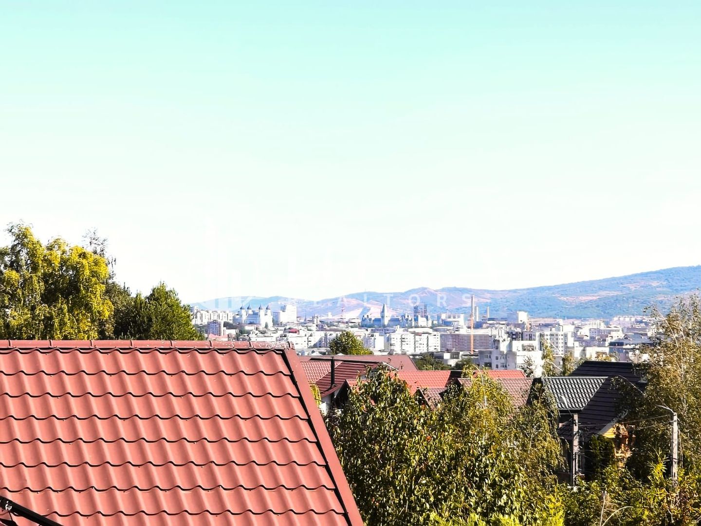 Locuință cochetă la mansardă, cu balcon și boxă de depozitare - Poză 16