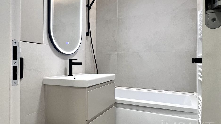 Apartament modern, recent renovat cu boxa si loc de parcare in centrul orasului! - Poză 4