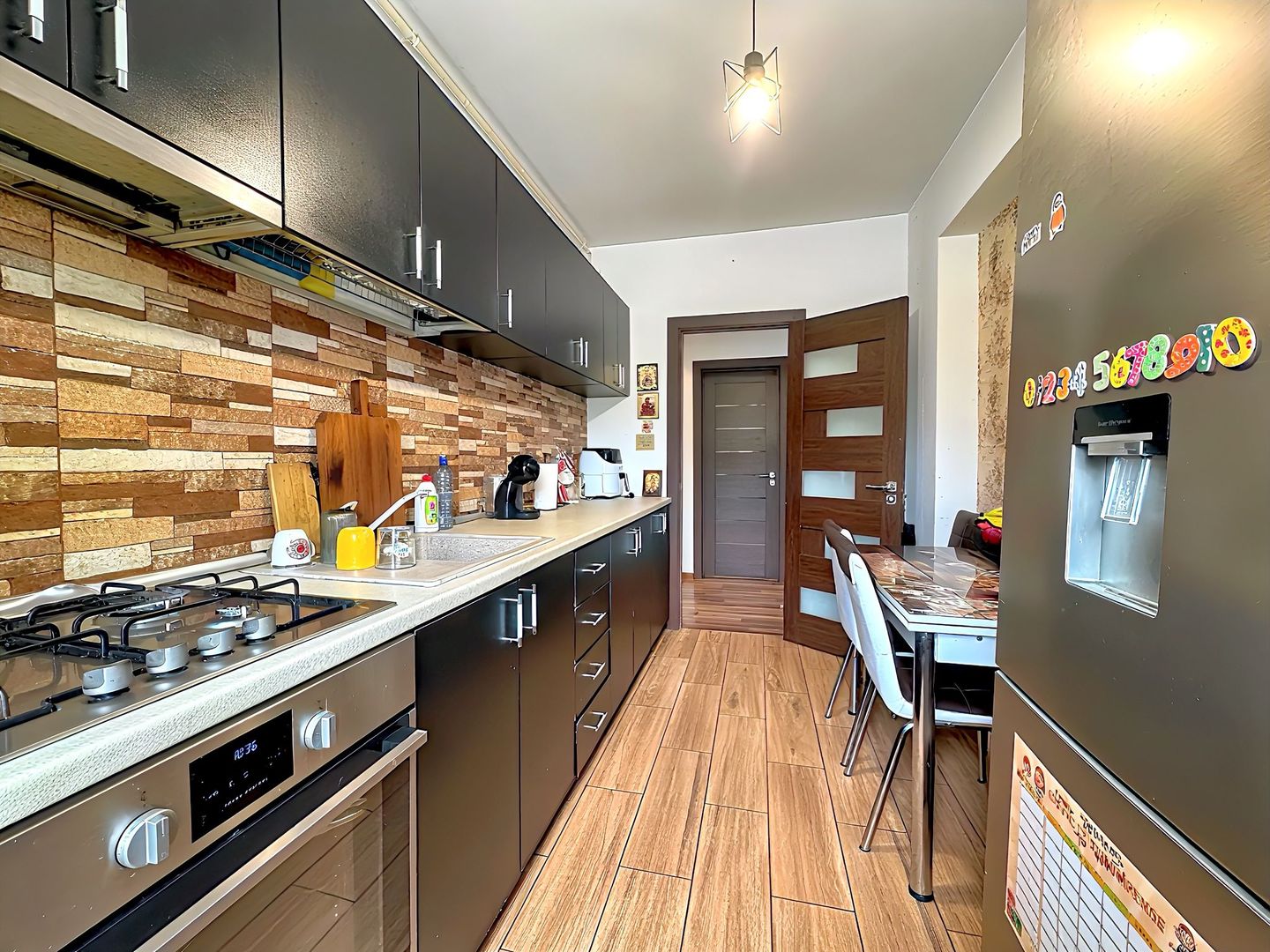 Apartament 3 camere decomandat bucatarie inchisa 2 bai Parcul Teilor - Poză 1