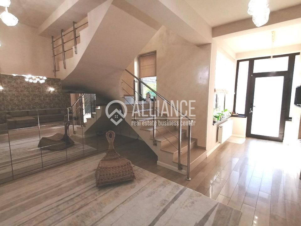 COICIU (Cod 01) Armonie și Eleganță pentru Două Generații! - Poză 11