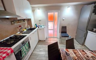 Casa 8 camere, cu 2 corpuri de cladire,  387 mp teren, zona Centru - Poză 3