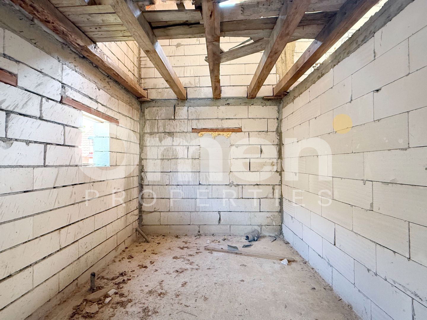 Casa la rosu de 304 mp utili, in Baita,Maramure-colț de rai într-o zonă retrasă - Poză 8