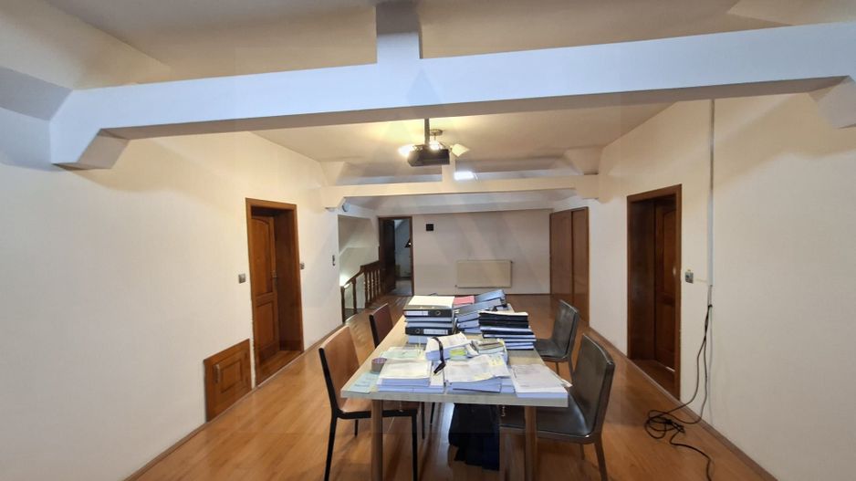 Spatiu birouri casa individuala curte proprie 9 birouri Selimbar - Poză 7