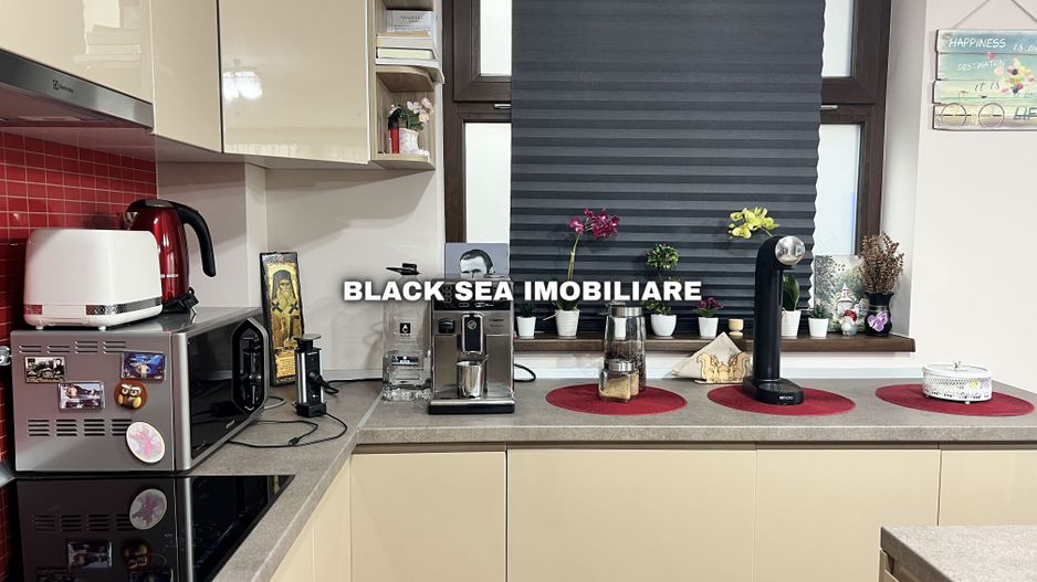 Vila de 7 Camere D+P+1+POD - Curte si garaj, EFORIE NORD Ocazie unica - Poză 7