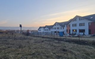 Casa de vânzare tip înșiruita la intrare in Cristian - Poză 7