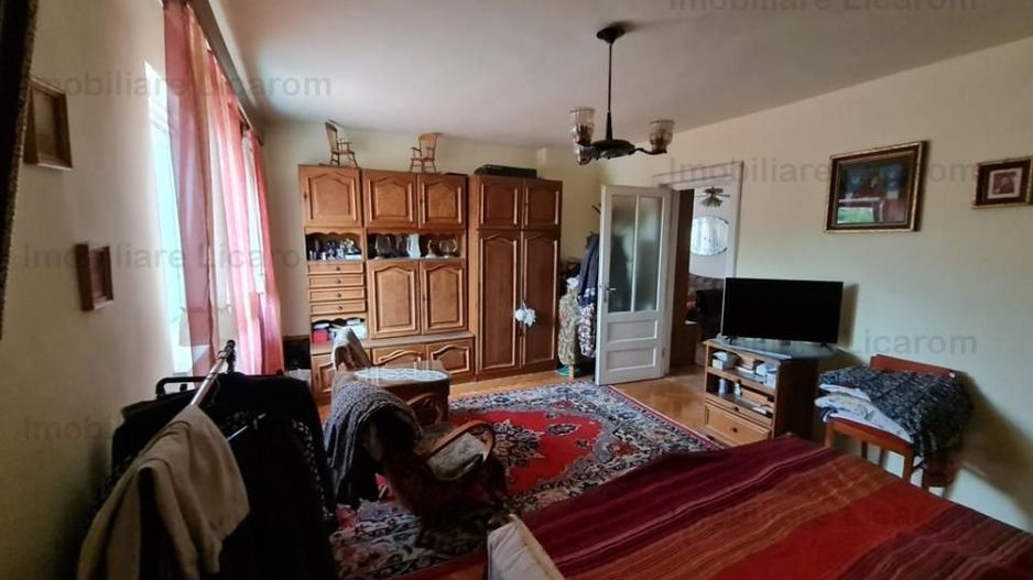 Proprietate individuala-3 apartamente,spatiu comercial,garaje,gradina,curte - Poză 6