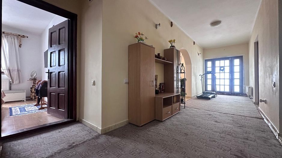 Casă de vânzare în Pucioasa! - Poză 17