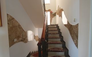 Casă / Vilă cu 8 camere de vânzare în zona Semicentral - Poză 13