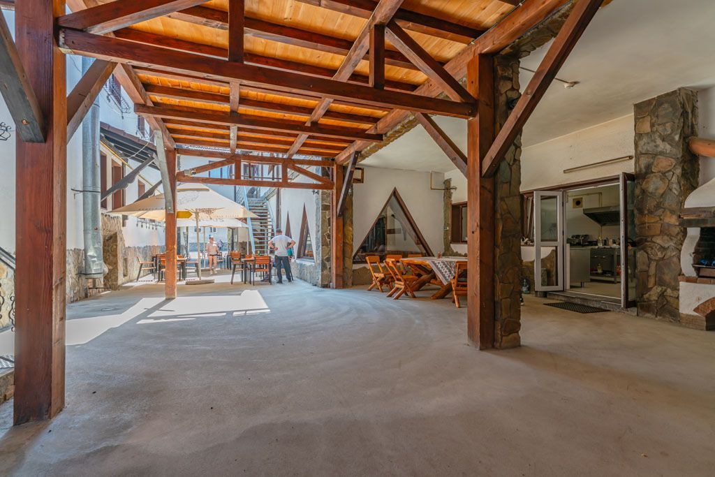 Pensiune Rosenau de vânzare - Afacere la cheie lângă Cetatea Râșnov - Poză 14