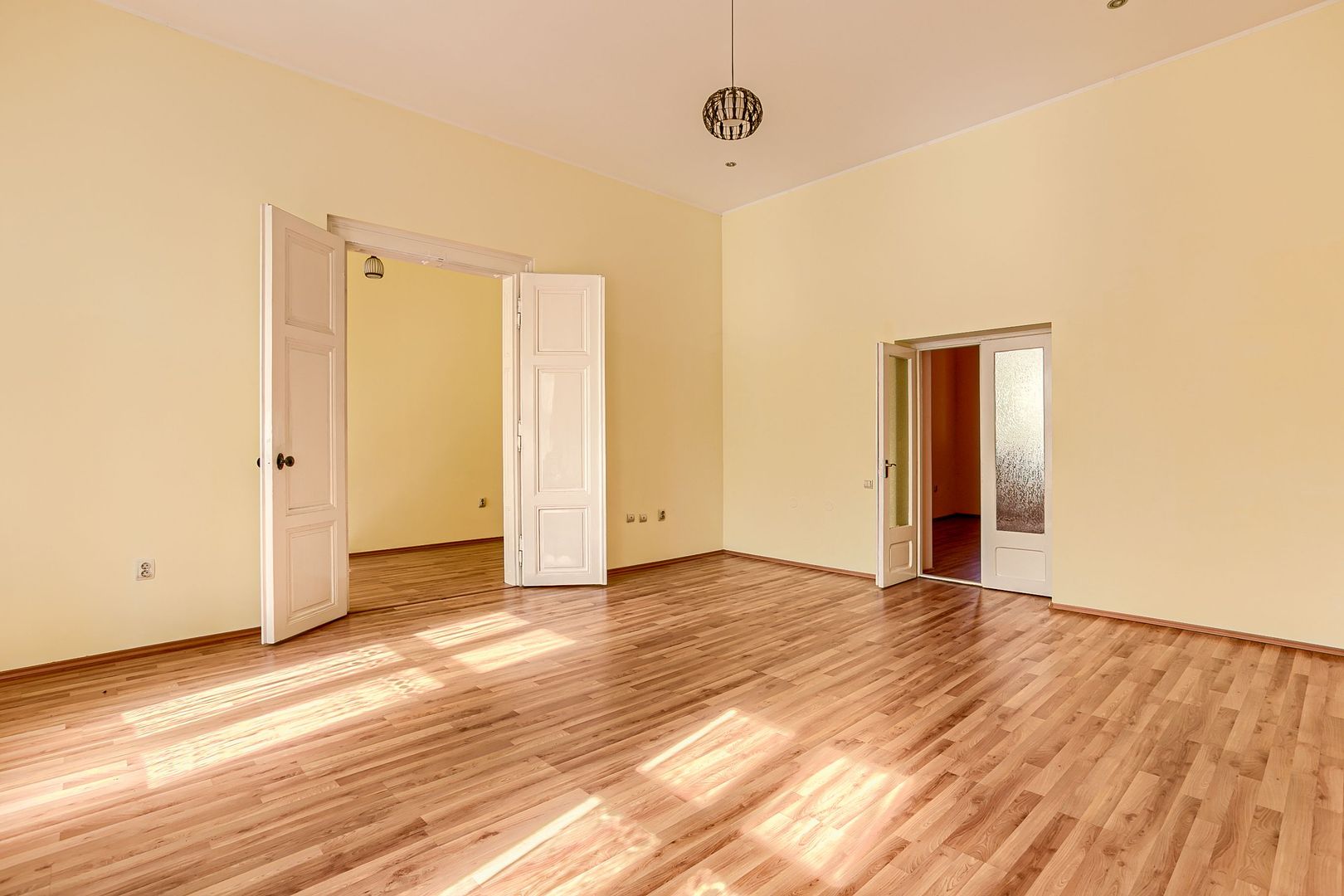 Rezervat Apartament spațios cu vedere la Bulevardul Revoluției Arad - Poză 5