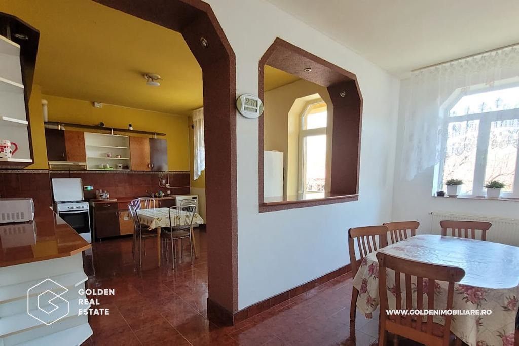 Casa tip duplex cu mult spatiu interior, 8 camere, zona Gai - Poză 2