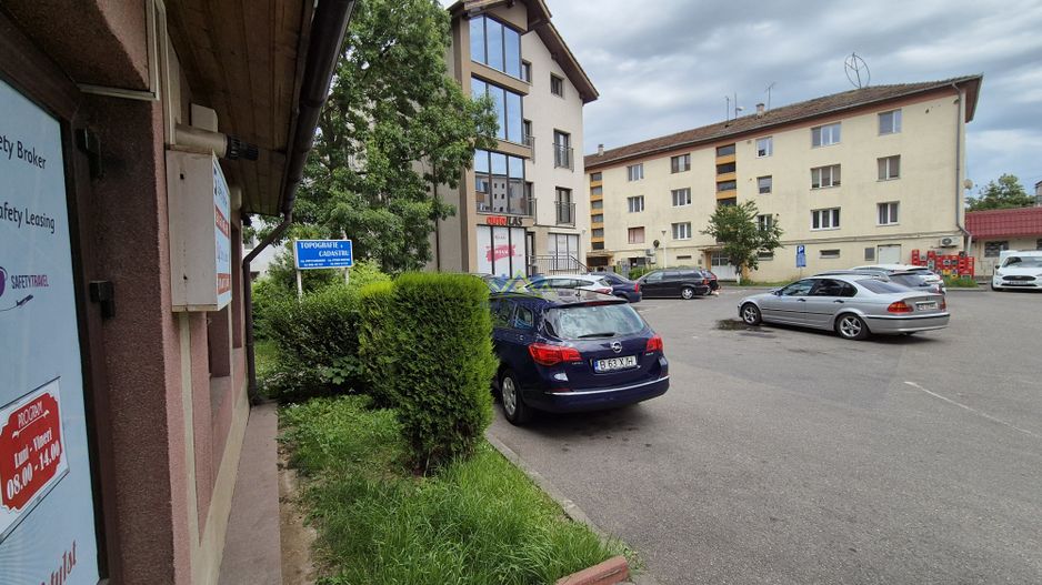 Vand spatiu comercial-tip birouri zona Teatru langa Cladirea Ilaș - Poză 1