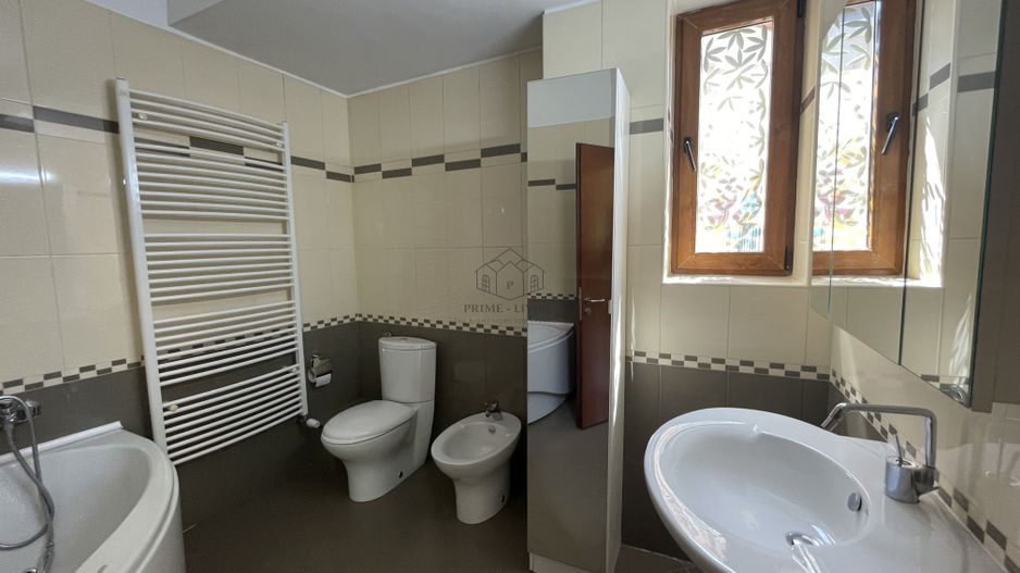 VILA CU 5 DORMITOARE IN COMPLEX REZIDENTIAL - Poză 6