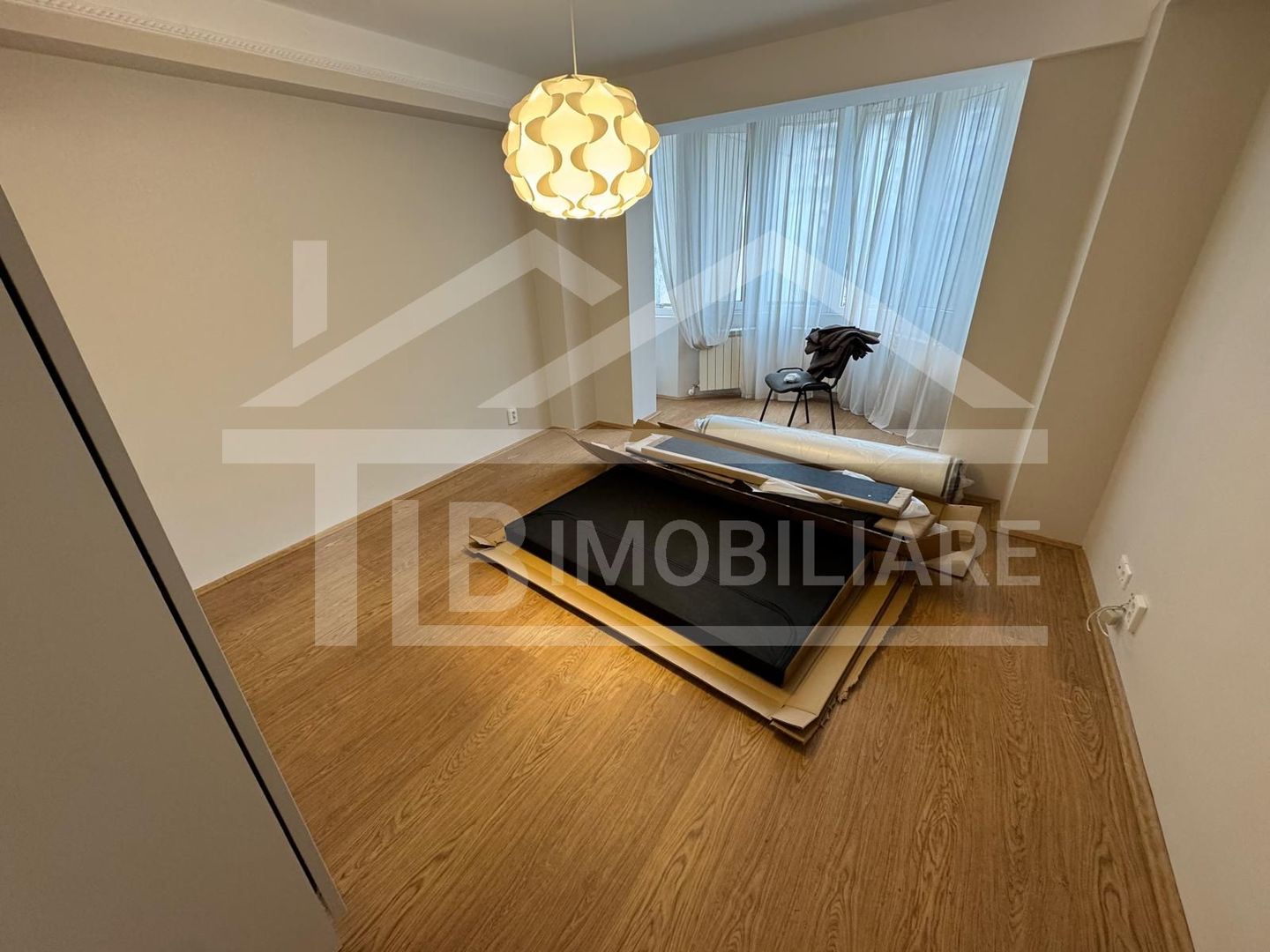 Apartament cu 3 camere, 85 mp, Zona Central - Poză 6