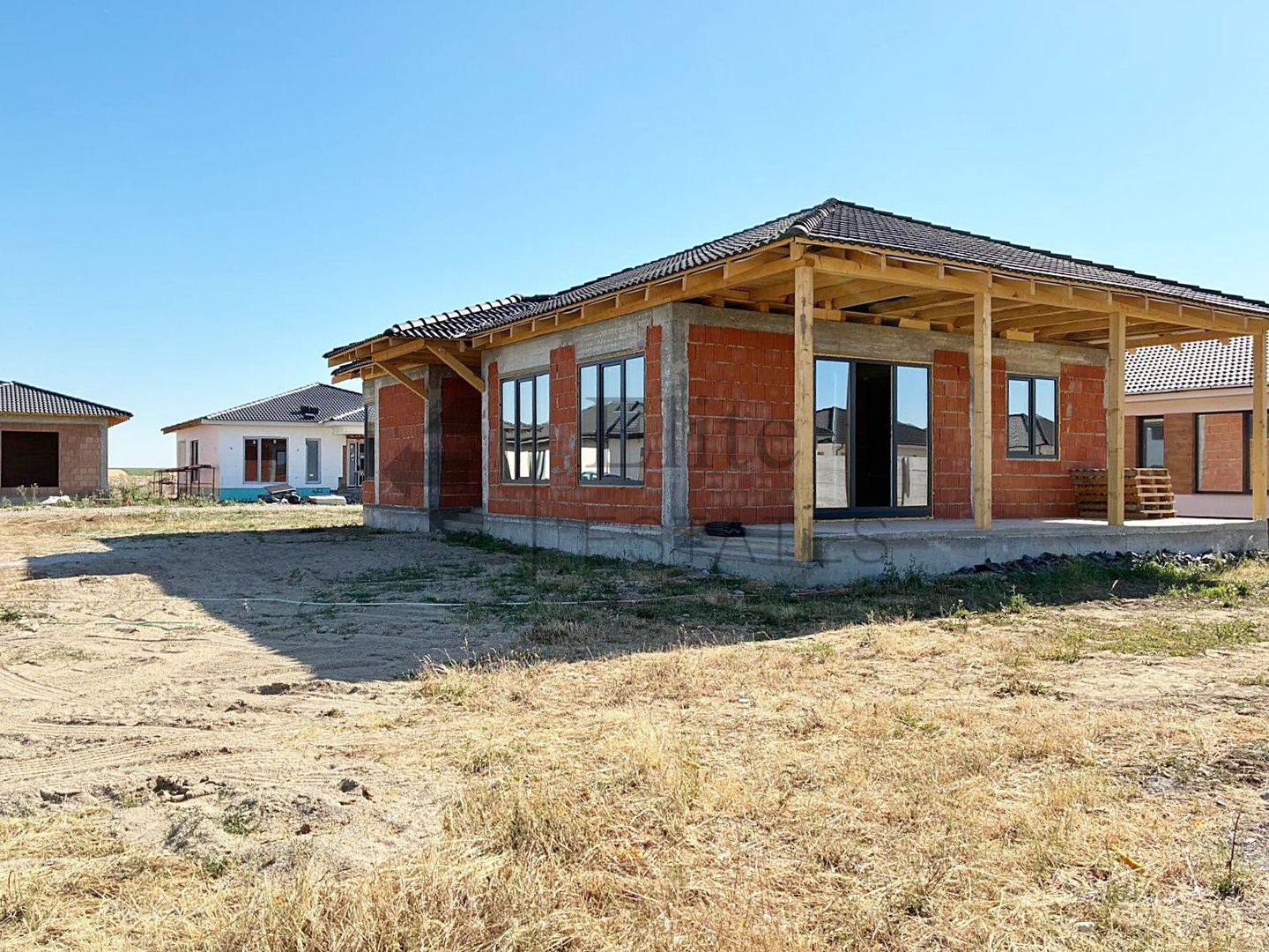 Casa la rosu  cu 4 camere de vanzare in Santandrei - Poză 4