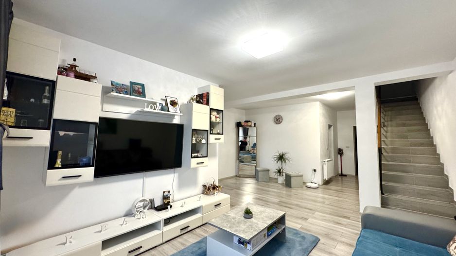 Super Pret - Duplex  4 camere - pozitie excelenta - Utvin  Comision 0% - Poză 2