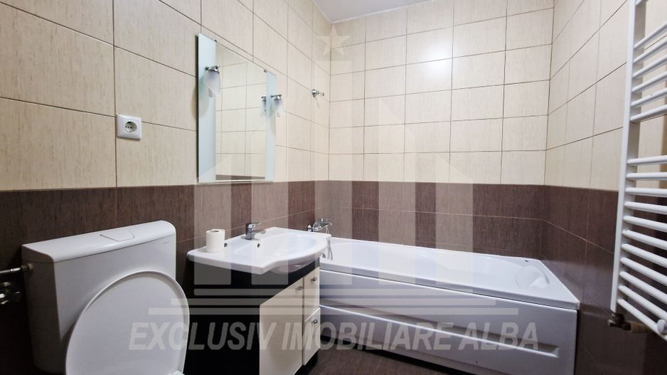 Apartament cu 3 camere decomandate, Cetate - Poză 8