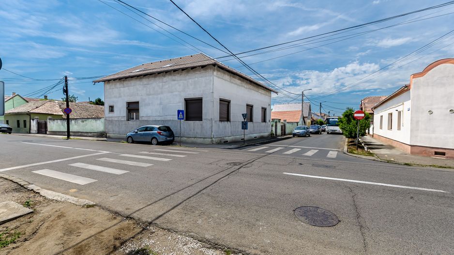 Casă spațioasă pentru familie mare. Curte generoasă, zonă accesibilă! - Poză 3