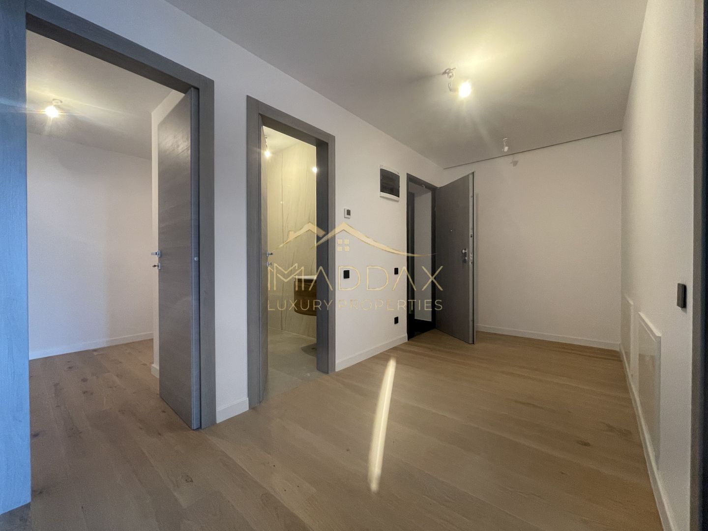 **APARTAMENT ELEGANT** FLOREASCA **CU VEDERE SPECTACULOASA CATRE LAC - Poză 14