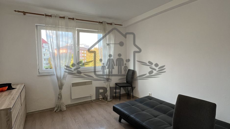 Cameră de închiriat în bloc de garsoniere / aprox.14-16 mp utili - Poză 3