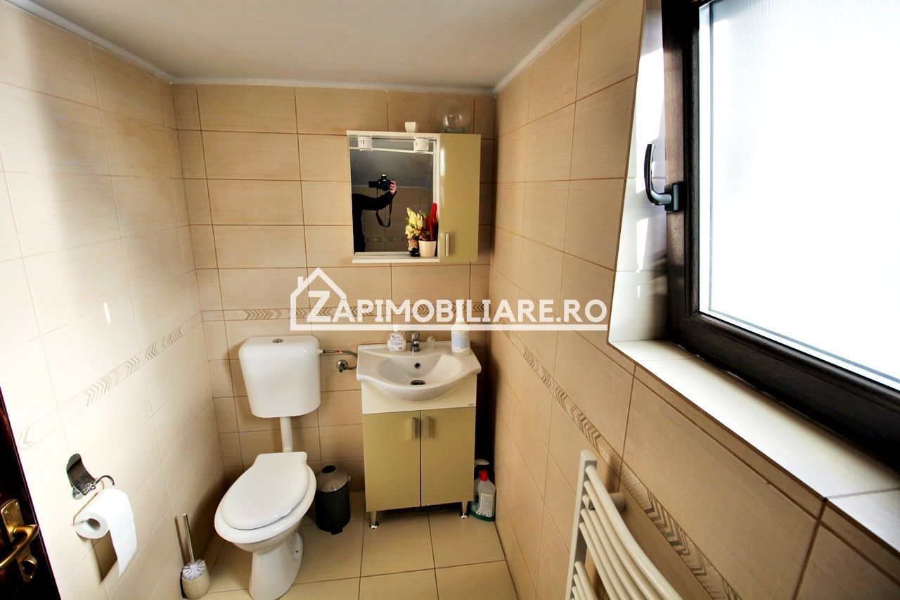 Casa 8 camere,4 bai,482mp,1.100mp teren,2 garaje,0% comision - Poză 13