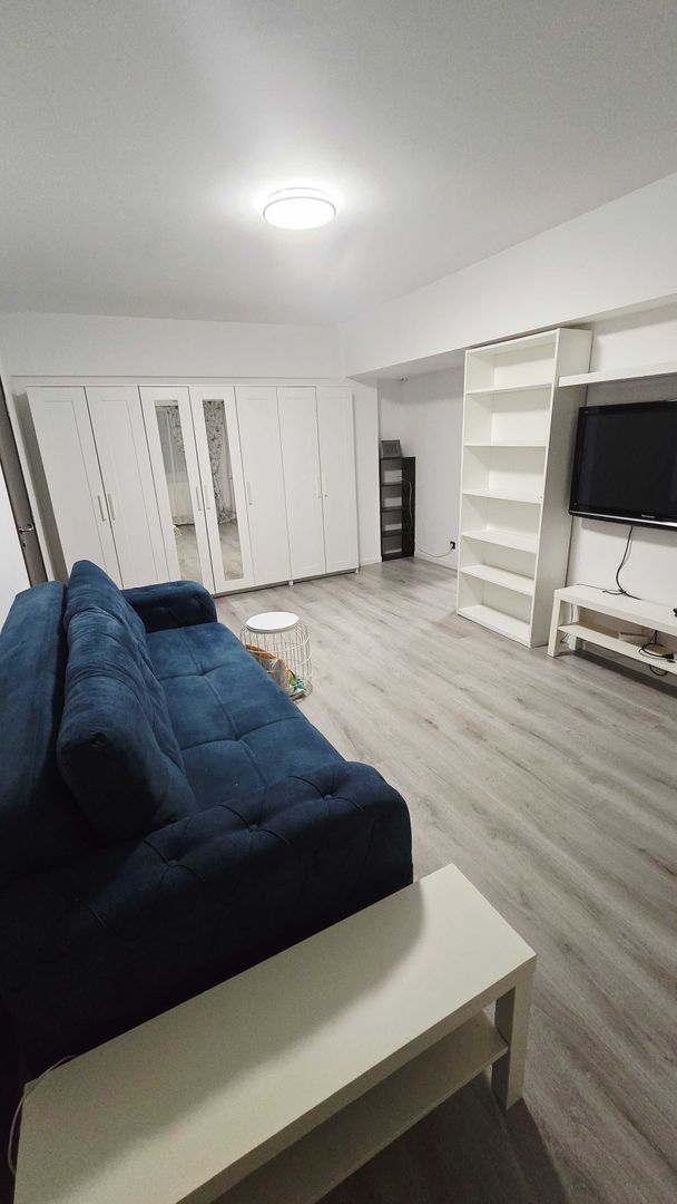 Apt 2 camere - 1 mai vis a vis de piata - Poză 2