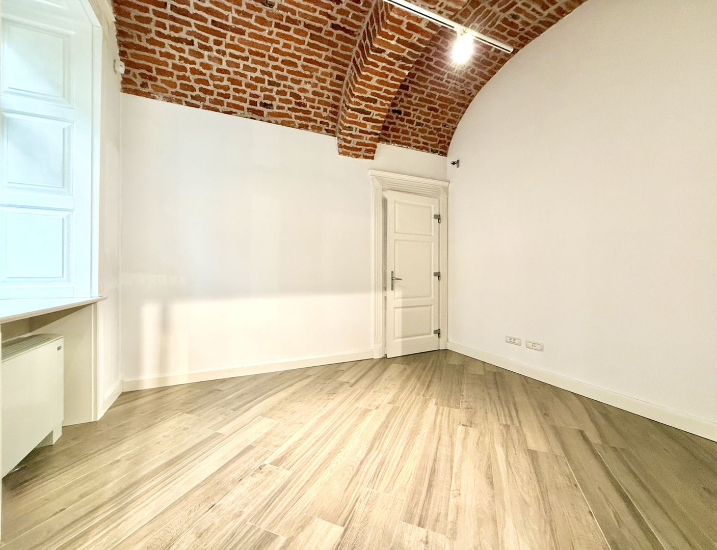 Biroul tău din inima Timișoarei – 35 mp de oportunitate - Poză 3