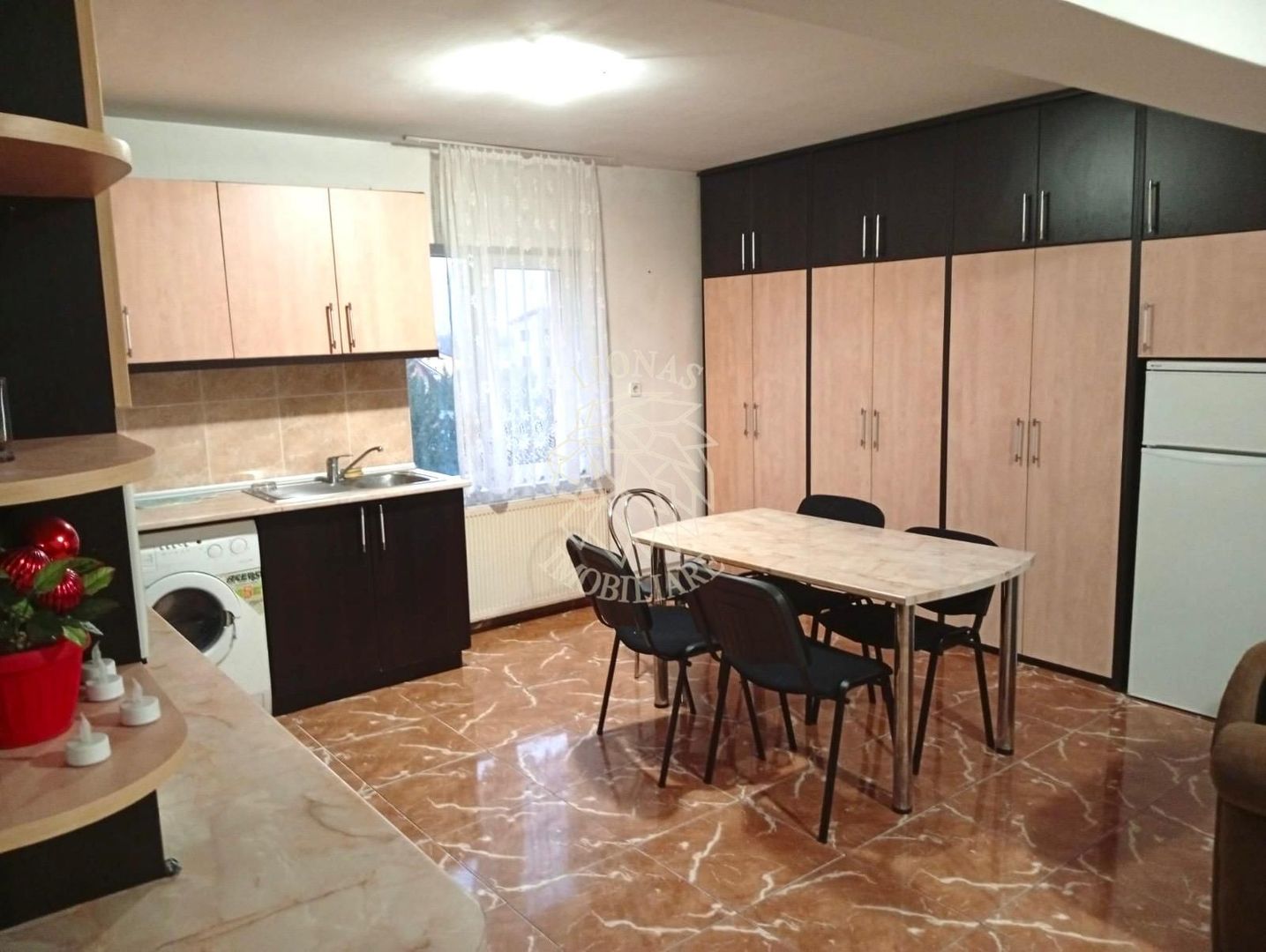 Apartament 4 camere 116 mp total-etaj 3-parcare-Calea Moldovei - Poză 3
