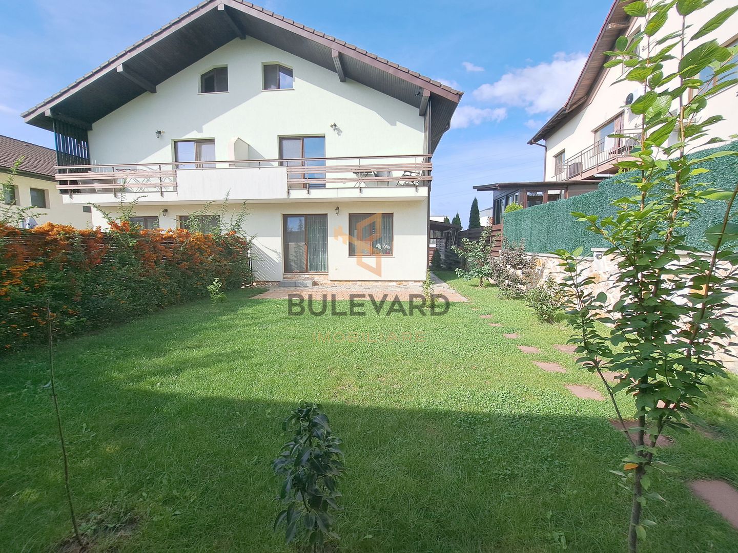 Casa tip duplex cu teren de  300 mp - Poză 2