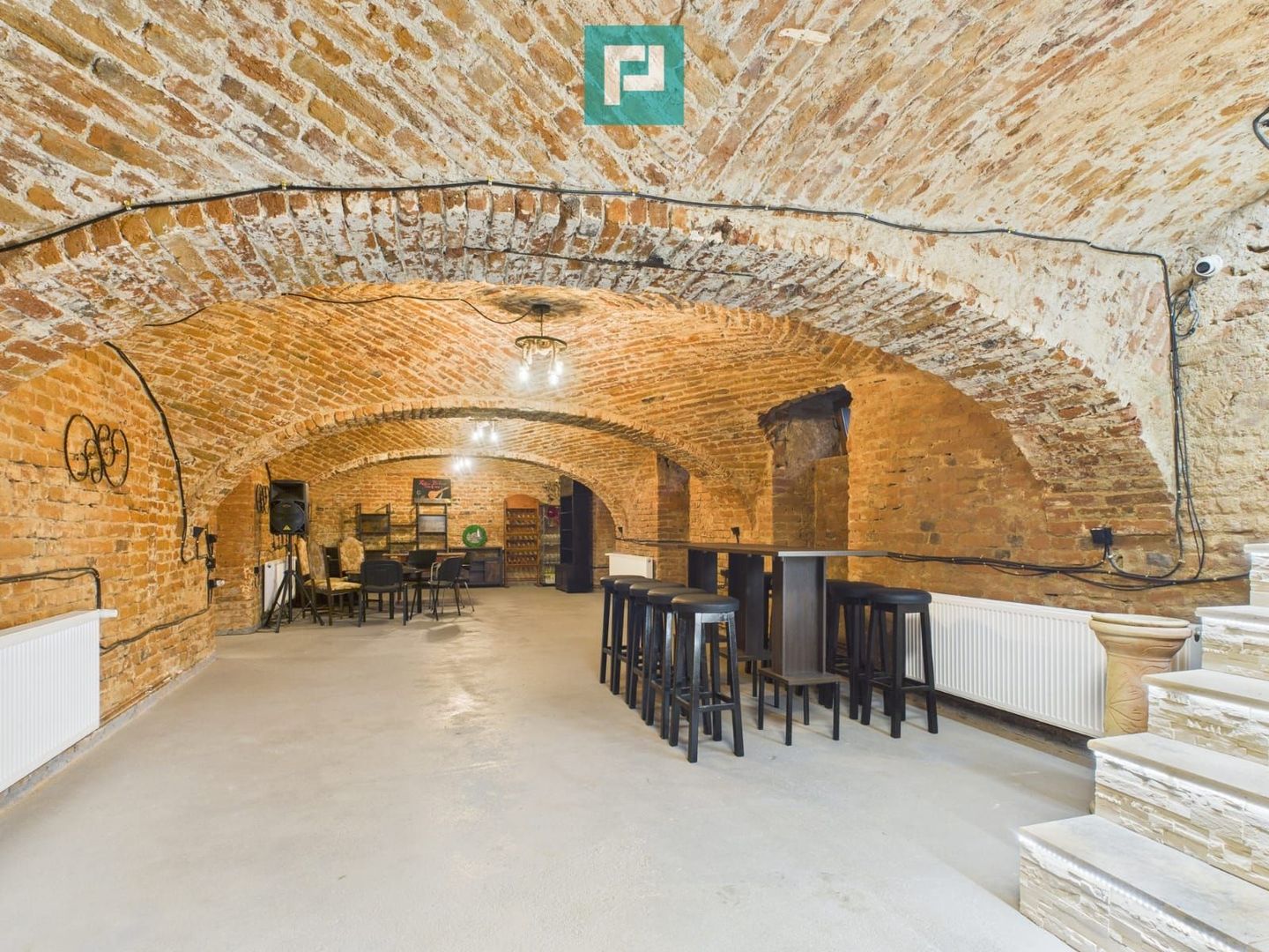 Eleganță subterană - pivniță exclusivistă Arad - Poză 18