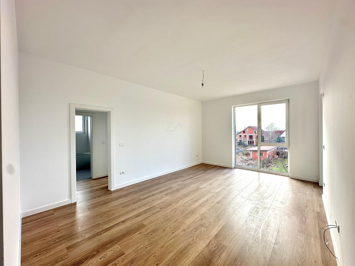 Bloc finalizat. Lift. Decomandat. Loc parcare. - Poză 1