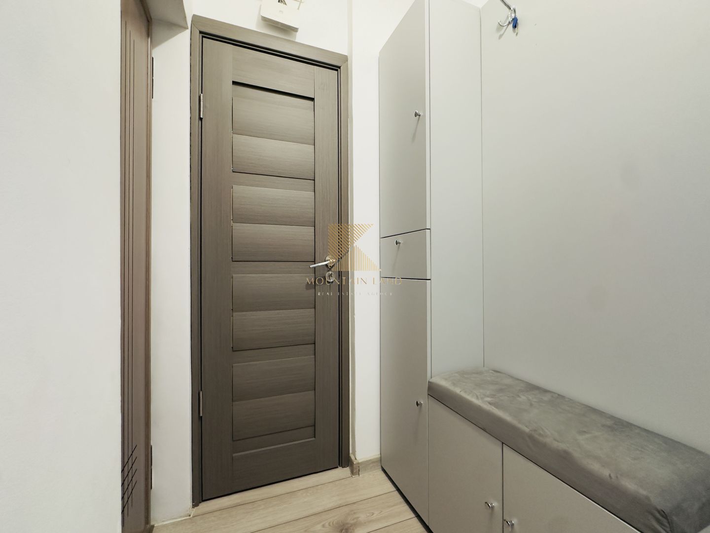 Garsonieră decomandată, complet renovată, etaj 1, zona Judetean - Poză 13